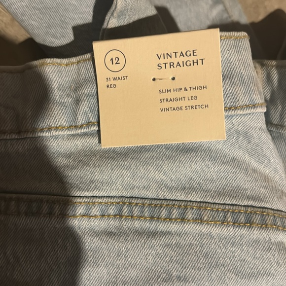 NWT Universal Threads Woman’s Jeans - Picture 2 of 2